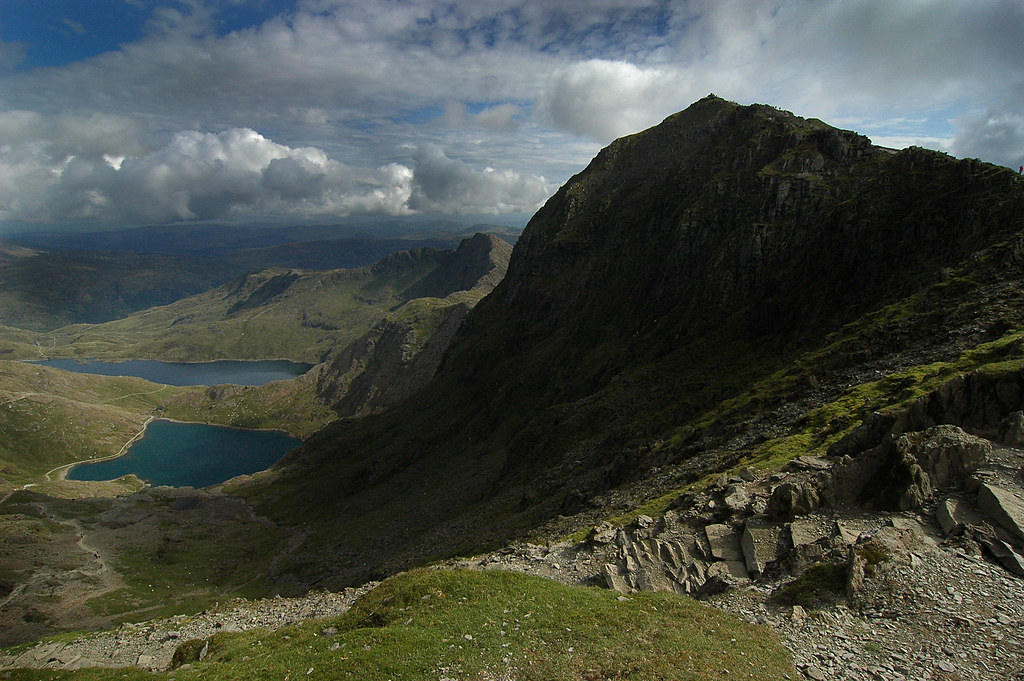 Crib-Goch-IMG7-Looking-back-along-the-ridge.jpg